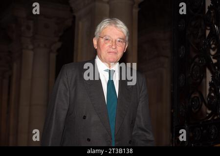 Londra, Inghilterra, Regno Unito. 24 ottobre 2023. Il Segretario di Stato per lo sviluppo internazionale ANDREW MITCHELL viene visto lasciare 10 Downing Street dopo la riunione del gabinetto. (Immagine di credito: © Tayfun salci/ZUMA Press Wire) SOLO USO EDITORIALE! Non per USO commerciale! Foto Stock