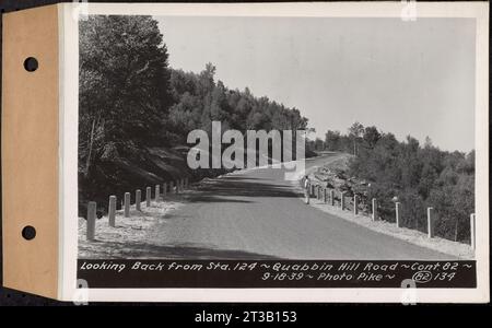 Contratto n. 82, costruzione di Quabbin Hill Road, Ware, guardando indietro da sta. 124, Ware, Mass., 18 settembre 1939 Foto Stock