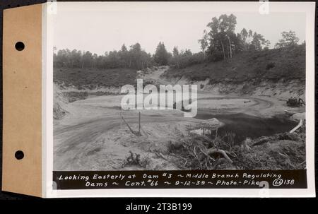 Contratto n. 66, Regulating Dams, Middle Branch (New Salem), and East Branch of the Swift River, Hardwick and Petersham (ex Dana), guardando ad est verso la diga 3, Middle Branch Regulating Dam, Hardwick, Mass., 12 settembre 1939 Foto Stock