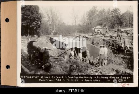 Contratto n. 39, Trunk Line Sewer, Rutland, Holden, Worcester Brook Culvert, guardando a nord, Rutland-Holden Sewer, Holden, Massachusetts, 10 ottobre, 1933 Foto Stock