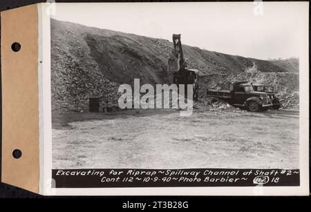 Contratto n. 112, Spillway at Shaft 2 of Quabbin Aqueduct, Holden, scavo per riprap, canale di versamento presso Shaft 2, Holden, Mass., 9 ottobre 1940 Foto Stock