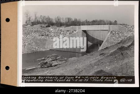 Contratto n. 66, Regulating Dams, Middle Branch (New Salem), and East Branch of the Swift River, Hardwick and Petersham (ex Dana), guardando a nord verso la diga 4, Middle Branch Regulating Dam, Hardwick, Mass., 10 novembre 1939 Foto Stock