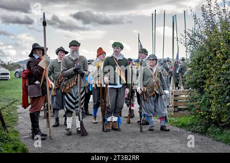 Sealed Knot rievocando la "Battaglia di Edge Hill" che ebbe luogo il 23 ottobre 1642, la prima battaglia delle guerre civili inglesi Inghilterra Regno Unito Foto Stock