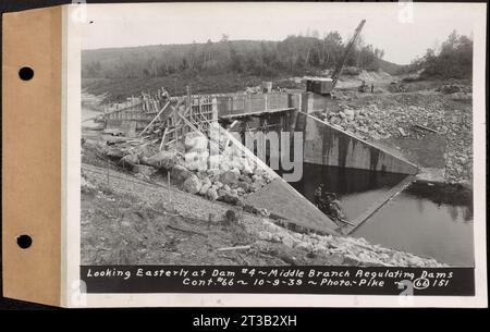 Contratto n. 66, Regulating Dams, Middle Branch (New Salem), and East Branch of the Swift River, Hardwick and Petersham (ex Dana), guardando ad est verso la diga 4, Middle Branch Regulating DAMS, Hardwick, Mass., 9 ottobre 1939 Foto Stock