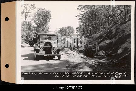 Contratto n. 82, costruzione di Quabbin Hill Road, Ware, guardando avanti da sta. 185+60, Ware, Mass., 22 giugno 1939 Foto Stock