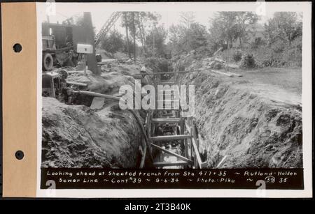 Contratto n. 39, Trunk Line Sewer, Rutland, Holden, guardando avanti la fossa coperta di sta. 477+35, Rutland-Holden Sewer Line, Rutland, Massachusetts, 6 settembre, 1934 Foto Stock