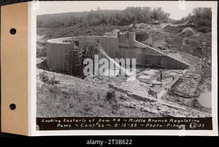 Contratto n. 66, Regulating Dams, Middle Branch (New Salem), and East Branch of the Swift River, Hardwick and Petersham (ex Dana), guardando ad est verso la diga 4, Middle Branch Regulating Dams, Hardwick, Mass., 12 settembre 1939 Foto Stock