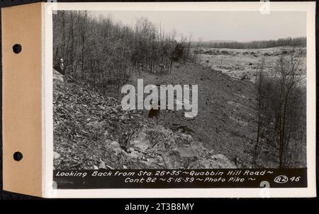 Contratto n. 82, costruzione di Quabbin Hill Road, Ware, guardando indietro da sta. 26+35, Ware, Mass., 16 maggio 1939 Foto Stock