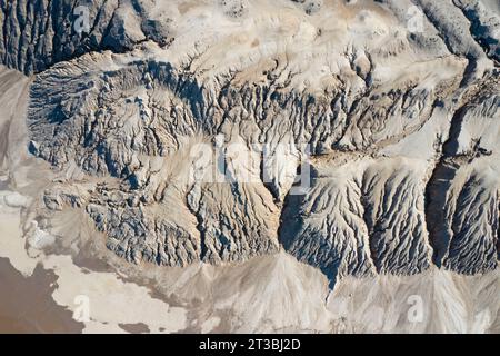 Vista aerea sul paesaggio sfruttato e devastato della fossa opencast Nochten, miniera di lignite vicino a Weißwasser / Weisswasser, Sassonia, Germania orientale Foto Stock
