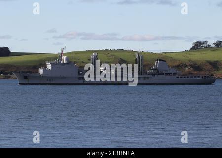 FS somme (A631), un oliatore di rifornimento della classe Durance gestito dalla Marina francese, che passa attraverso il Canale di Largs in rotta verso Hunterston sul Firth of Clyde. La nave si trova nel Clyde per partecipare all'esercitazione Joint Warrior 23-2. Foto Stock