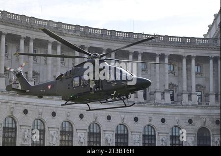 Vienna, Austria. 23 ottobre 2023. Esibizione delle forze armate austriache. Sbarco del leone Leonardo AW169 Foto Stock