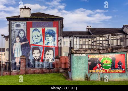 I murales di Derry, Irlanda del Nord, sono una forma unica e potente di arte pubblica che racconta la storia del travagliato passato della città. Foto Stock