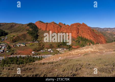 Kirghizistan, provincia o oblasty di Issyk-Kul, Jeti-Oguz Canyon e la formazione rocciosa dei sette Bulls Foto Stock