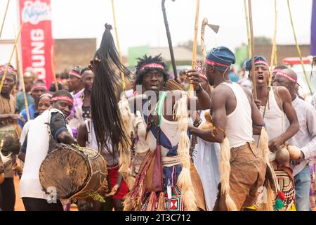 NGAS persone che si esibiscono durante il Puusdung Festival 2023 al Pankshin Mini Stadium, Plateau State Nigeria. Foto Stock