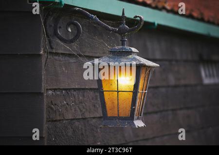 Lampione d'epoca per la sera nei Paesi Bassi Foto Stock