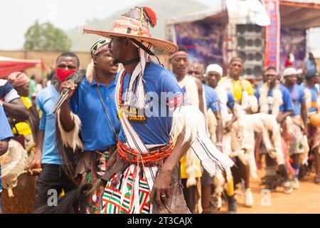 Ballerini NGAS che si esibiscono durante il Puusdung Festival 2023 al Pankshin Mini Stadium, Plateau State Nigeria. Foto Stock