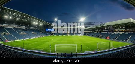 24 ottobre 2023: The Hawthorns, West Bromwich, West Midlands, Inghilterra; EFL Championship Football, West Bromwich Albion contro Queens Park Rangers; Una vista generale degli Hawthorns che mostra il campo e gli stand prima del calcio d'inizio da dietro la porta credito: Action Plus Sports Images/Alamy Live News Foto Stock