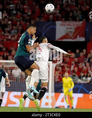 Siviglia, Spagna. 24 ottobre 2023. Partita di calcio della UEFA Champions League Sevilla contro Arsenal al Ramon Zanchez Pizjuan Stadium. Siviglia 24 ottobre 2023 Siviglia 24/10/2023 FASE DE GRUPOS DE LA UEFA CHAMPIONS LEAGUE ESTADIO SANCHEZ-PIZJUAN SIVIGLIA FC-ARSENAL 900/Cordon Press Credit: CORDONE PRESS/Alamy Live News Foto Stock