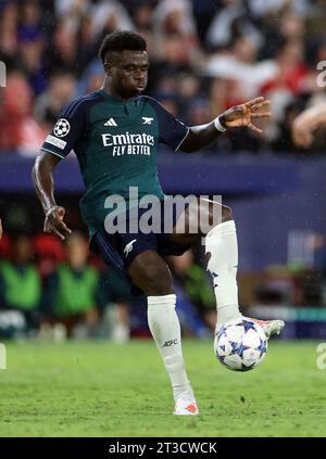 Bukayo Saka dell'Arsenal durante la partita del gruppo B di UEFA Champions League allo stadio Ramon Sanchez-Pizjuan di Siviglia, Spagna. Data immagine: Martedì 24 ottobre 2023. Foto Stock