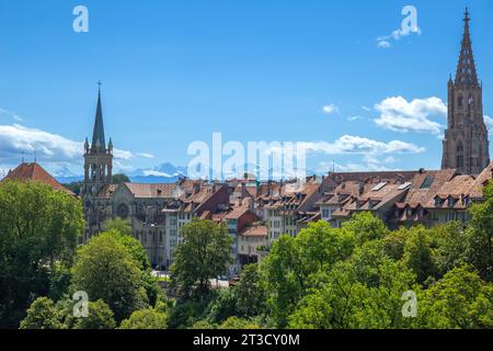 A prova di rosso della città vecchia con la Cattedrale, Berna, Svizzera Foto Stock