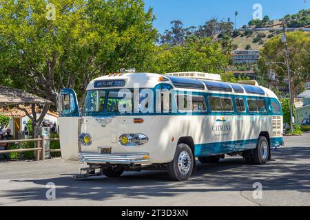 Avalon, CA, USA - 13 settembre 2023: Un autobus d'epoca della Flxible Clipper Series gestito dalla Catalina Island Company ad Avalon, California. Foto Stock