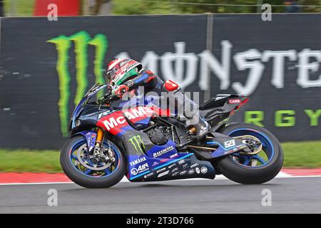 Niccolo Canepa - McAMS Yamaha - in sella alla Yamaha 59 nelle 2023 Superbike britanniche a Brands Hatch nell'ottobre 2023 Foto Stock