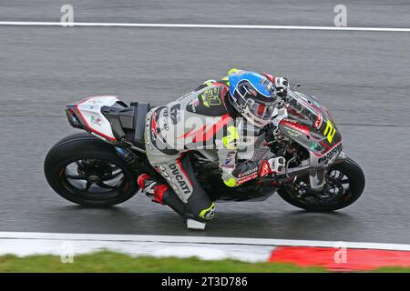 Christian Iddon - Oxford Products Racing Ducati - in sella alla Ducati 21 nelle 2023 British Superbike a Brands Hatch nell'ottobre 2023 Foto Stock