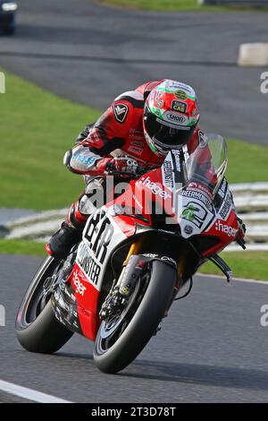 Glenn Irwin - BeerMonster Ducati - in sella alla Ducati 2 nelle 2023 British Superbike a Brands Hatch nell'ottobre 2023 Foto Stock