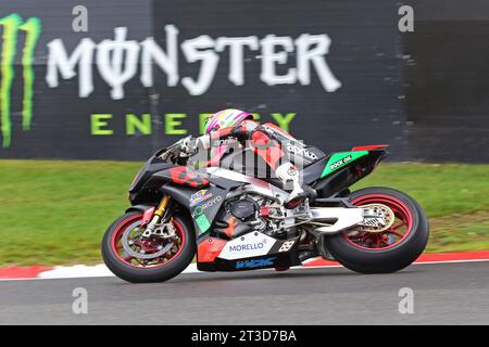 Fraser Rogers - IN gara / Aprilia - in sella ad Aprilia 89 nella 2023 British Superbikes a Brands Hatch nell'ottobre 2023 Foto Stock