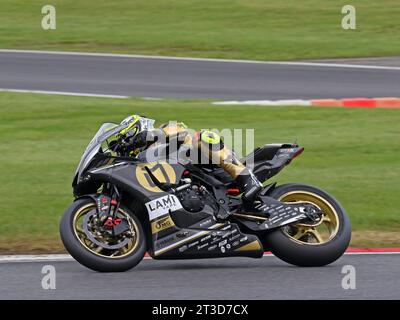 Ryan Vickers - LAMI OMG Racing Yamaha - in sella a Yamaha 7 nelle 2023 Superbike britanniche a Brands Hatch nell'ottobre 2023 Foto Stock