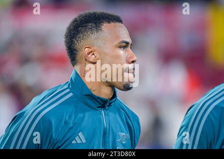 Gabriel Magalhães prima della partita di UEFA Champions League Sevilla contro Arsenal al Ramon Sanchez-Pizjuan Stadium, Saville, Spagna. 24 ottobre 2023. (Foto di Samuel Carreño/News Images) in, il 24/10/2023. (Foto di Samuel Carreño/News Images/Sipa USA) credito: SIPA USA/Alamy Live News Foto Stock