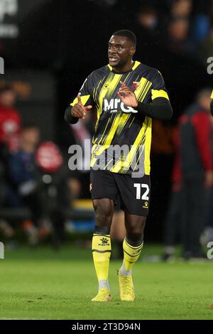 Swansea, Regno Unito. 24 ottobre 2023. Ken Sema di Watford reagisce. Partita di campionato EFL Skybet, Swansea City contro Watford allo Stadio Swansea.com di Swansea, Galles, martedì 24 ottobre 2023. Questa immagine può essere utilizzata solo per scopi editoriali. Solo per uso editoriale, foto di Andrew Orchard/Andrew Orchard fotografia sportiva/Alamy Live news credito: Andrew Orchard fotografia sportiva/Alamy Live News Foto Stock