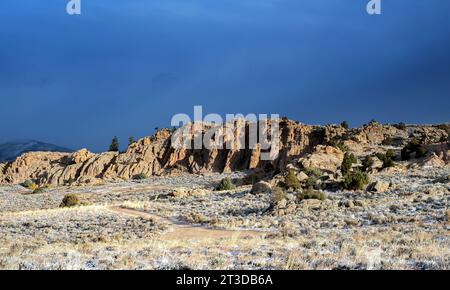 Hartman Rocks. 14 ottobre 2023. Un'alba autunnale sulle alte formazioni rocciose desertiche delle Hartman Rocks. Gunnison, Colorado. Credito: csm/Alamy Live News Foto Stock