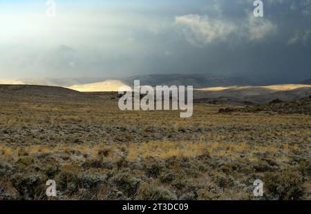 Area ricreativa Hartman Rocks. 14 ottobre 2023. Un'alba autunnale sull'alto paesaggio desertico del Colorado, l'Hartman Rocks Recreation area. Gunnison, Colorado (immagine di credito: © Larry Clouse/CSM/Cal Sport Media). Credito: csm/Alamy Live News Foto Stock