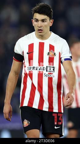 Leicester, Regno Unito. 24 ottobre 2023. Luke o'Nien di Sunderland durante la partita per il campionato Sky Bet al King Power Stadium di Leicester. Il credito fotografico dovrebbe leggere: Darren Staples/Sportimage Credit: Sportimage Ltd/Alamy Live News Foto Stock