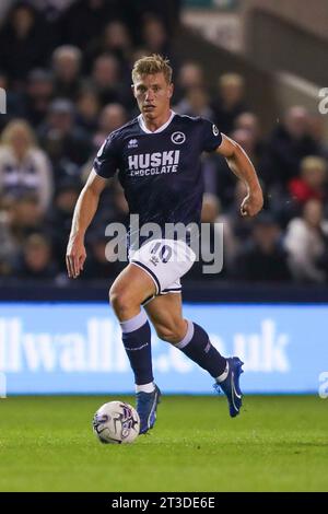 Zian Flemming di Millwall in azione durante il match tra Millwall FC e Blackburn Rovers FC Skybet EFL Championship al Den, Londra, Regno Unito il 24 ottobre 2023 Credit: Every Second Media/Alamy Live News Foto Stock