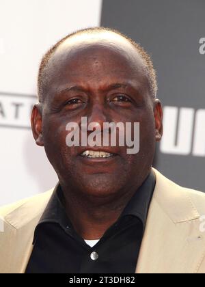 Los Angeles, USA. 24 ottobre 2023. L’attore “Shaft” Richard Roundtree, 81 anni, è morto dopo una breve battaglia con il cancro al pancreas a casa con la sua famiglia al suo capezzale. A Los Angeles, CA.---------------------------------------------------- 26 aprile 2008 Los Angeles, CA. Richard Roundtree "Speed Racer" prima mondiale tenutasi al Nokia Theatre © Tammie Arroyo/AFF-USA.com credito: AFF/Alamy Live News Foto Stock