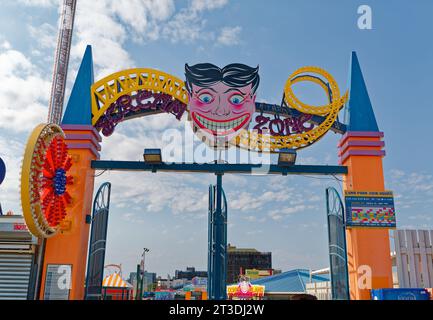 Luna Park "Scream zone", modellato sul Luna Park originale, ospita molte delle giostre più recenti di Coney Island. Foto Stock