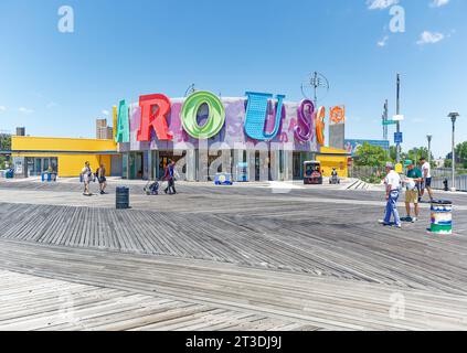 B&B Carousell (doppia L!) È una storica giostra di Coney Island con cavalli scolpiti da Marcus Illius e Charles Carmel. Foto Stock