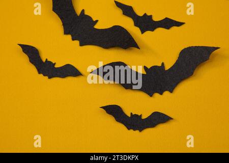 Halloween. Pipistrelli. Sfondo giallo. Astratto. Foto Stock