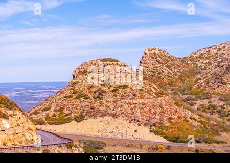 Autunno al Mesa Verde National Park in Colorado. Mesa Verde è stato designato Parco Nazionale nel 1906 per proteggere le Cliff Dwellings ben conservate. Foto Stock