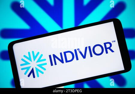 Ucraina. 25 ottobre 2023. In questa immagine, il logo Indivior viene visualizzato sullo schermo di uno smartphone. (Foto di Pavlo Gonchar/SOPA Images/Sipa USA) **** esclusivamente a scopo editoriale *** credito: SIPA USA/Alamy Live News Foto Stock