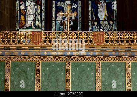 Schermo dietro l'altare, St. Mary Magdalene Church, Duns Tew, Oxfordshire, Inghilterra, Regno Unito Foto Stock