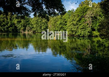 Il fiume Charente vicino ad Angouleme (Francia centro-occidentale) Foto Stock