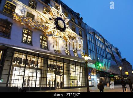 Parigi (Francia): Dior Boutique al 127 Avenue des Champs-Elysees, 8° arrondissement di Parigi (distretto) Foto Stock