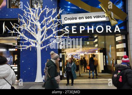 Parigi (Francia): Negozio Sephora al 66 Avenue des Champs-Elysees nell'8° arrondissement di Parigi (distretto) Foto Stock