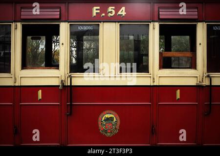 Metropolitan Carriage and Wagon - costruzione di carrozza di prima classe numero F.54 (1923) sulla Isle of Man Steam Railway. Foto Stock