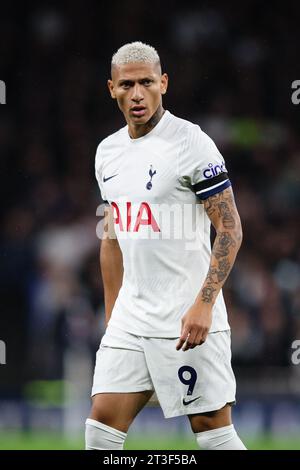 LONDRA, Regno Unito - 23 ottobre 2023: Richarlison del Tottenham Hotspur guarda durante la partita di Premier League tra il Tottenham Hotspur e il Fulham FC a Tott Foto Stock