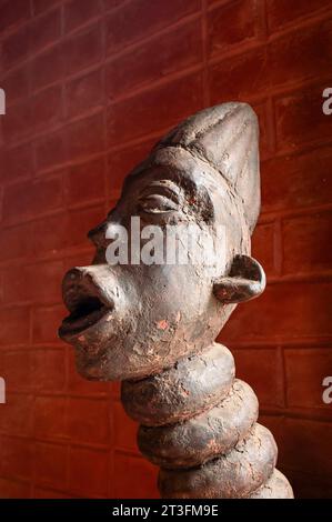 Camerun, zona ovest, quartiere MiFi, Bangoua, statua nel museo del dominio Foto Stock