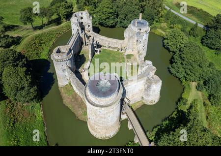 Francia, Côtes-d'Armor (22), près de Plédéliac, Château de la Hunaudaye (vue aérienne) Foto Stock